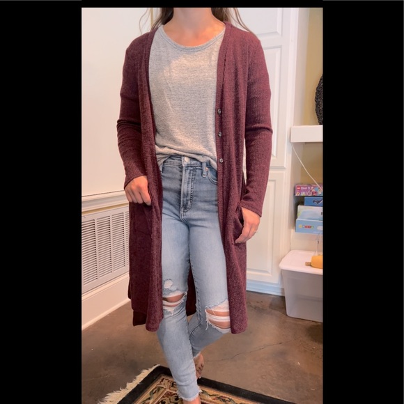 Maroon Pinot cardigan side vents size S fits size XS/S Re: Model is 5’ - Picture 1 of 6
